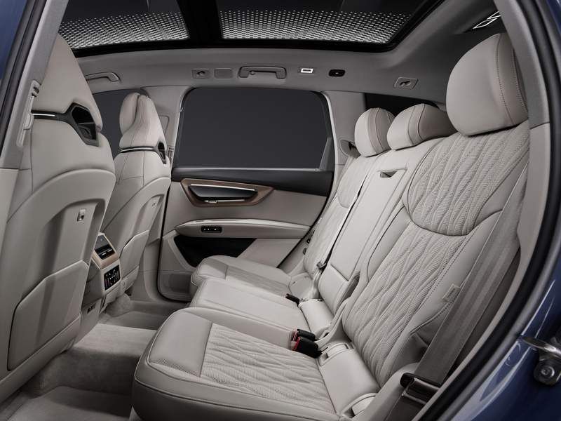 Audi Q7 1 interni