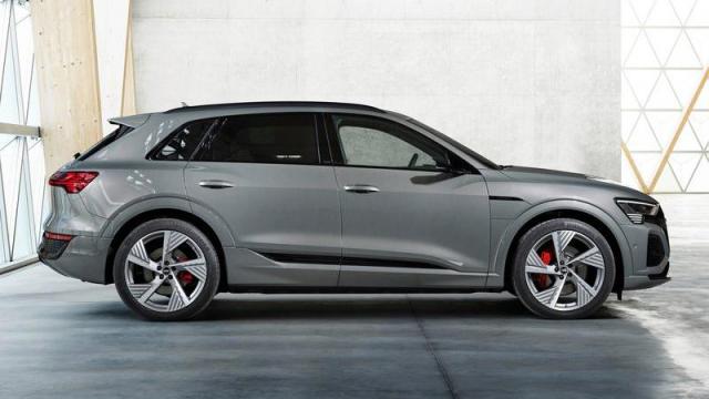 Audi Q8 e-tron profilo