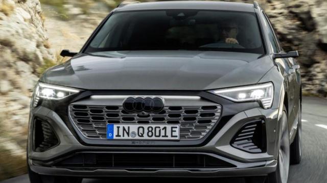 Audi Q8 e-tron frontale 2