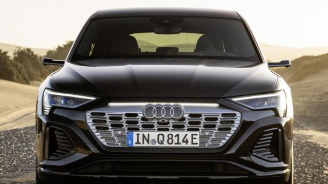 Audi Q8 Sportback e-tron anteriore