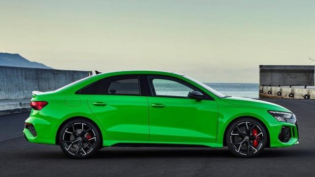 Audi Nuova RS 3 Sedan profilo