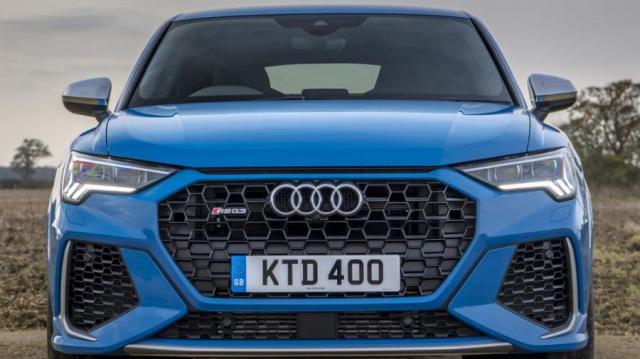 Audi RS Q3 blu