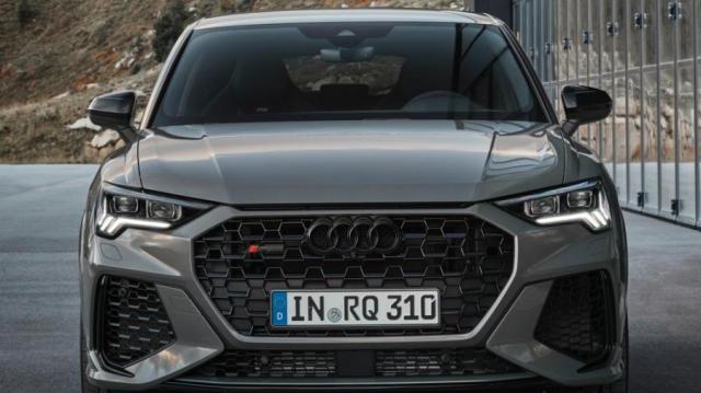 Audi RS Q3 grigia