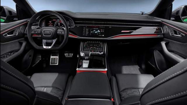 Audi RS Q8 interni