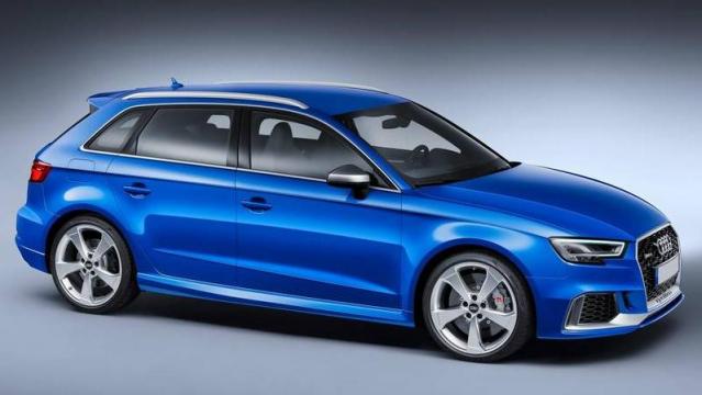 Audi RS3 Sportback tre quarti anteriore