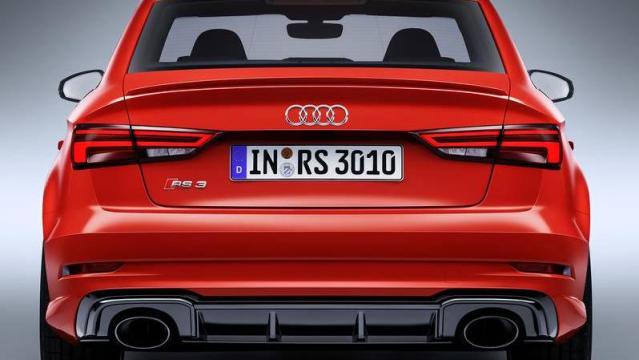 Audi RS3 Sedan posteriore