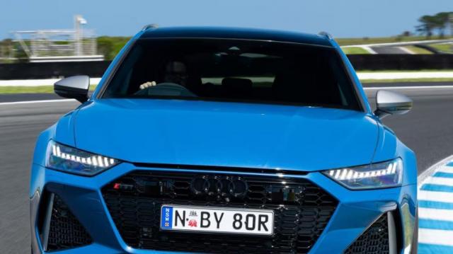 Audi RS6 Avant blu