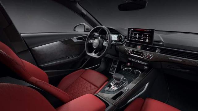 Audi S4 Avant interni