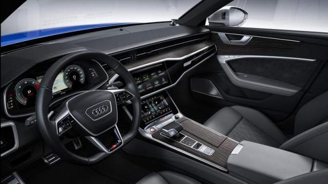 Audi S6 abitacolo