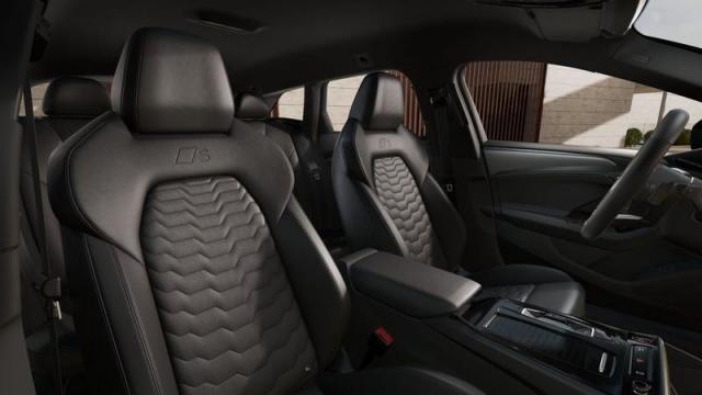 Audi S6 Avant e-tron 1