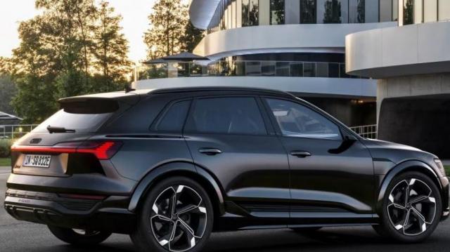Audi SQ8 e-tron profilo