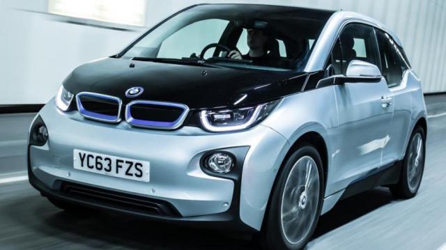 BMW i3 grigia