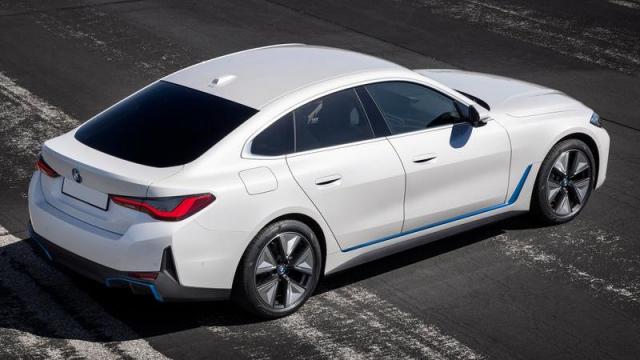 BMW i4 profilo 1