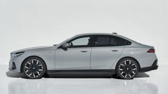 BMW i5 profilo