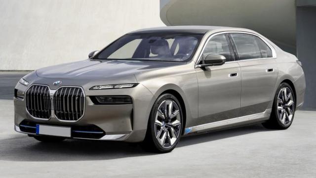 BMW Nuova i7 anteriore