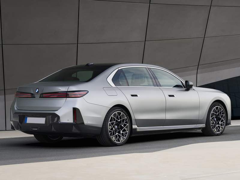 BMW i7 posteriore