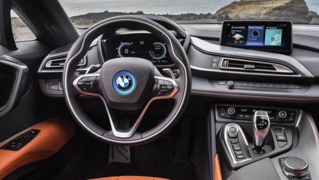 BMW i8 Roadster 2018 interni