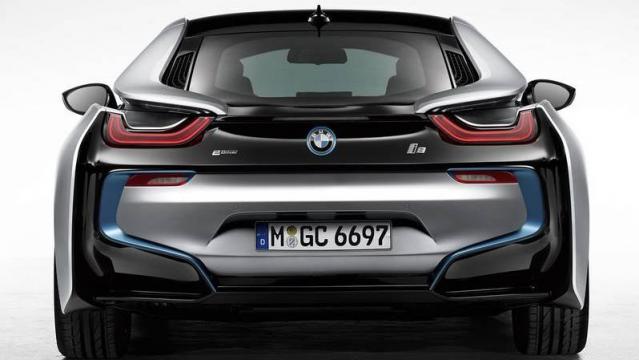 BMW i8 posteriore