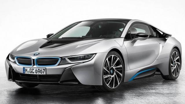 BMW i8 tre quarti anteriore