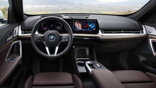 BMW iX1 interni