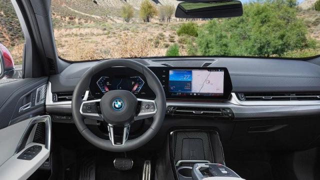 BMW iX2 interni