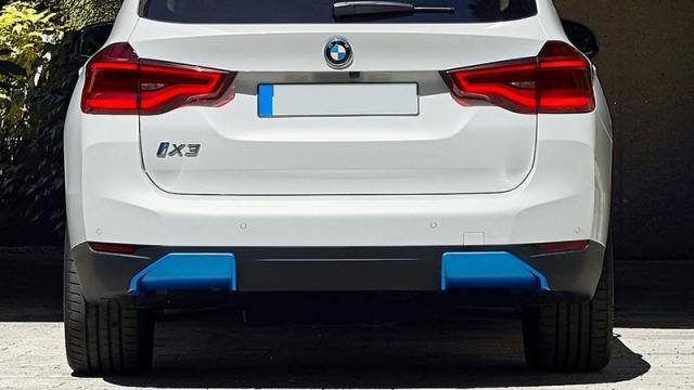 BMW iX3 posteriore