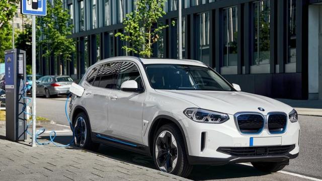 BMW iX3 elettrica