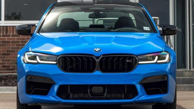 BMW M5 Competition blu