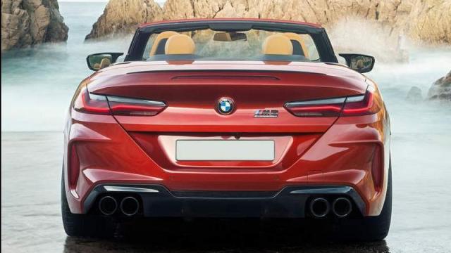 BMW M8 Cabrio posteriore