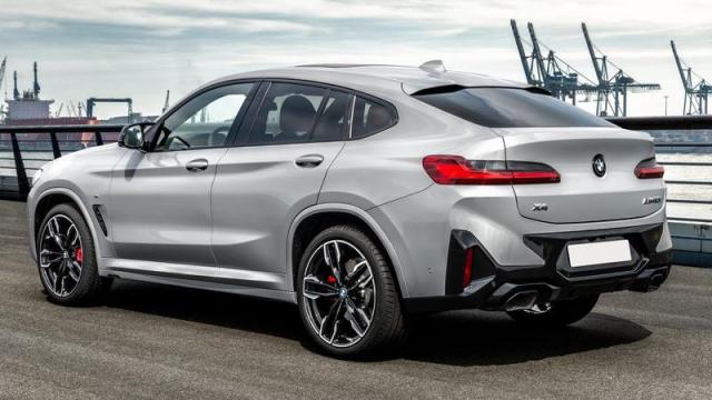 BMW X4 tre quarti posteriore