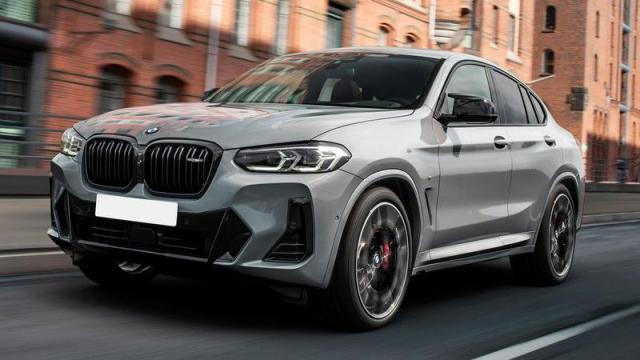 BMW X4 tre quarti anteriore