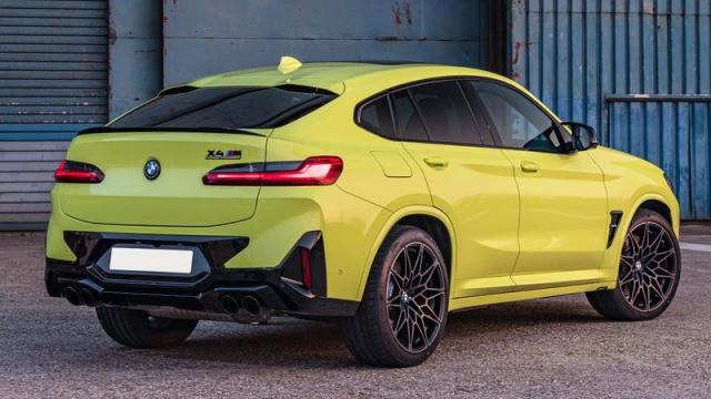 BMW X4 M tre quarti posteriore