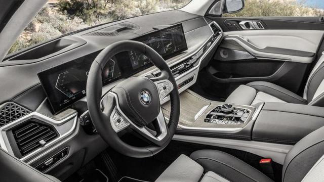 BMW Nuova X7 1