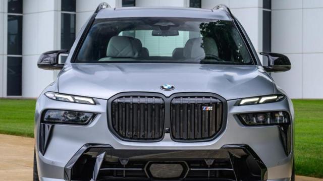 BMW X7 M statica