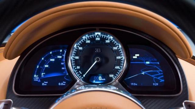 Bugatti Chiron strumentazione