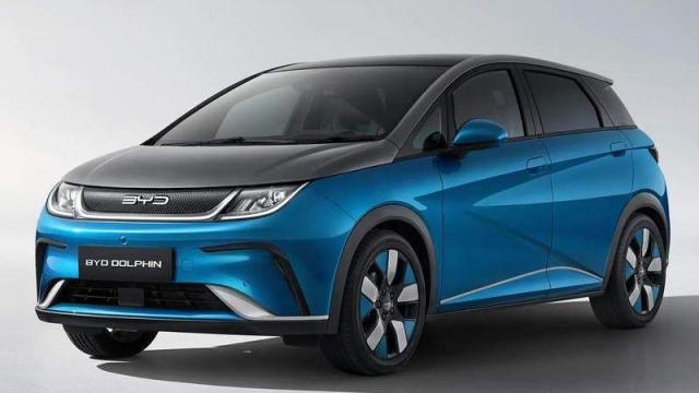 BYD Dolphin anteriore