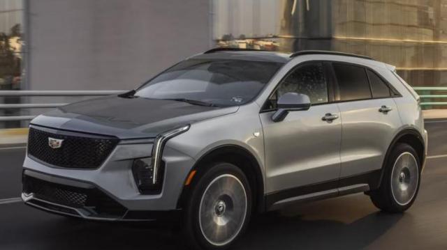 Cadillac XT4 strada