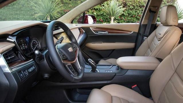 Cadillac XT5 interni