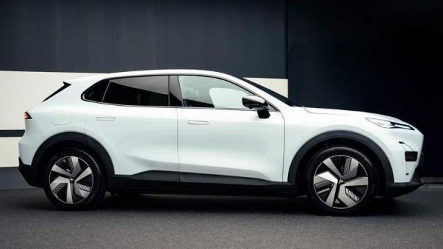 Changan Deepal S05 profilo