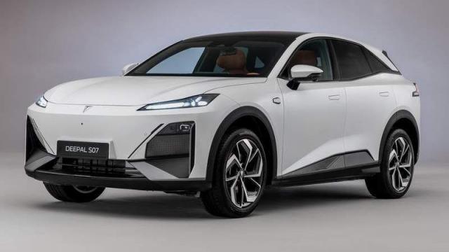 Changan Deepal S07 anteriore
