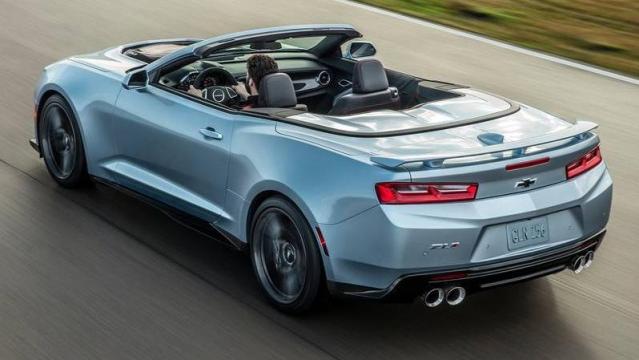 Chevrolet Camaro Cabrio posteriore tre quarti