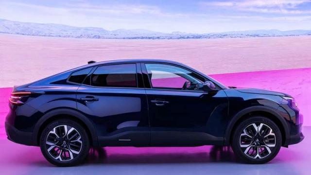Citroen Nuova ë-C4 X profilo