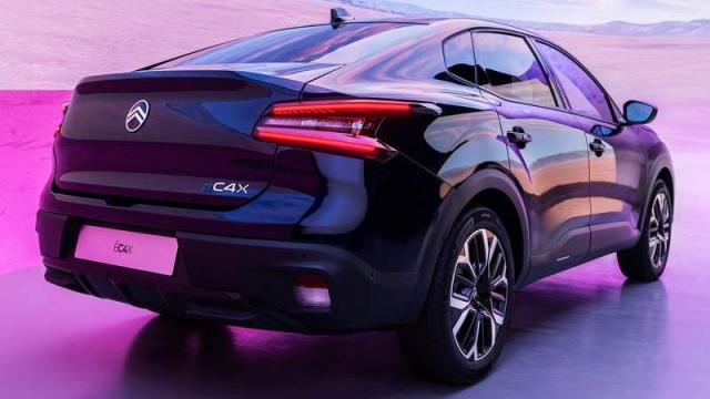 Citroen Nuova ë-C4 X posteriore