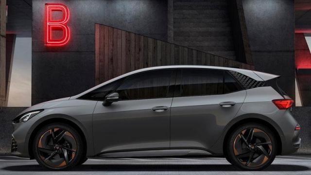 Cupra Born profilo