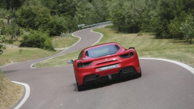 Ferrari 488 GTB motore