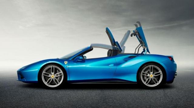 Ferrari 488 Spider apertura tetto