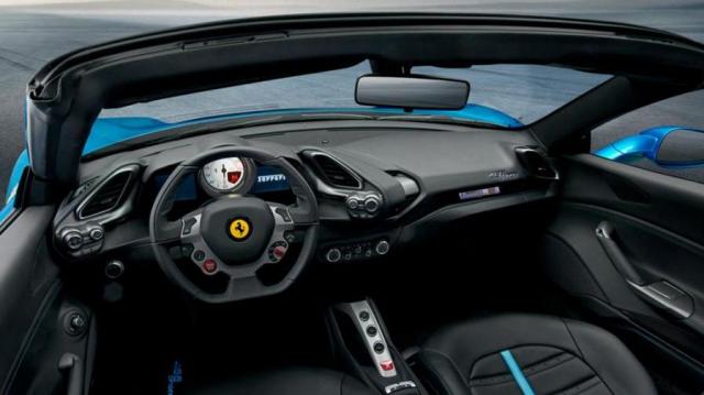 Ferrari 488 Spider interni