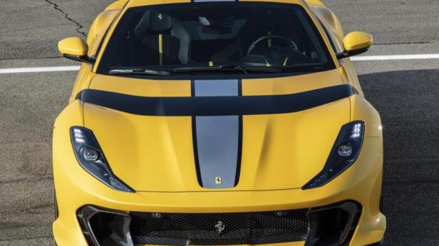 Ferrari 812 Competizione A frontale