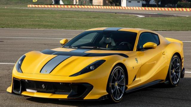 Ferrari 812 Competizione A gialla
