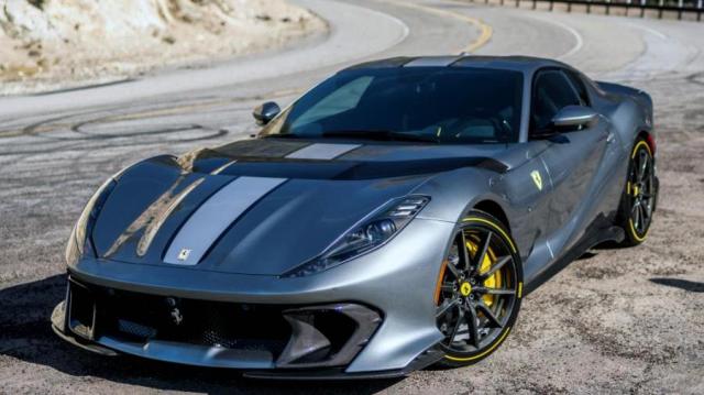 Ferrari 812 Competizione A grigia